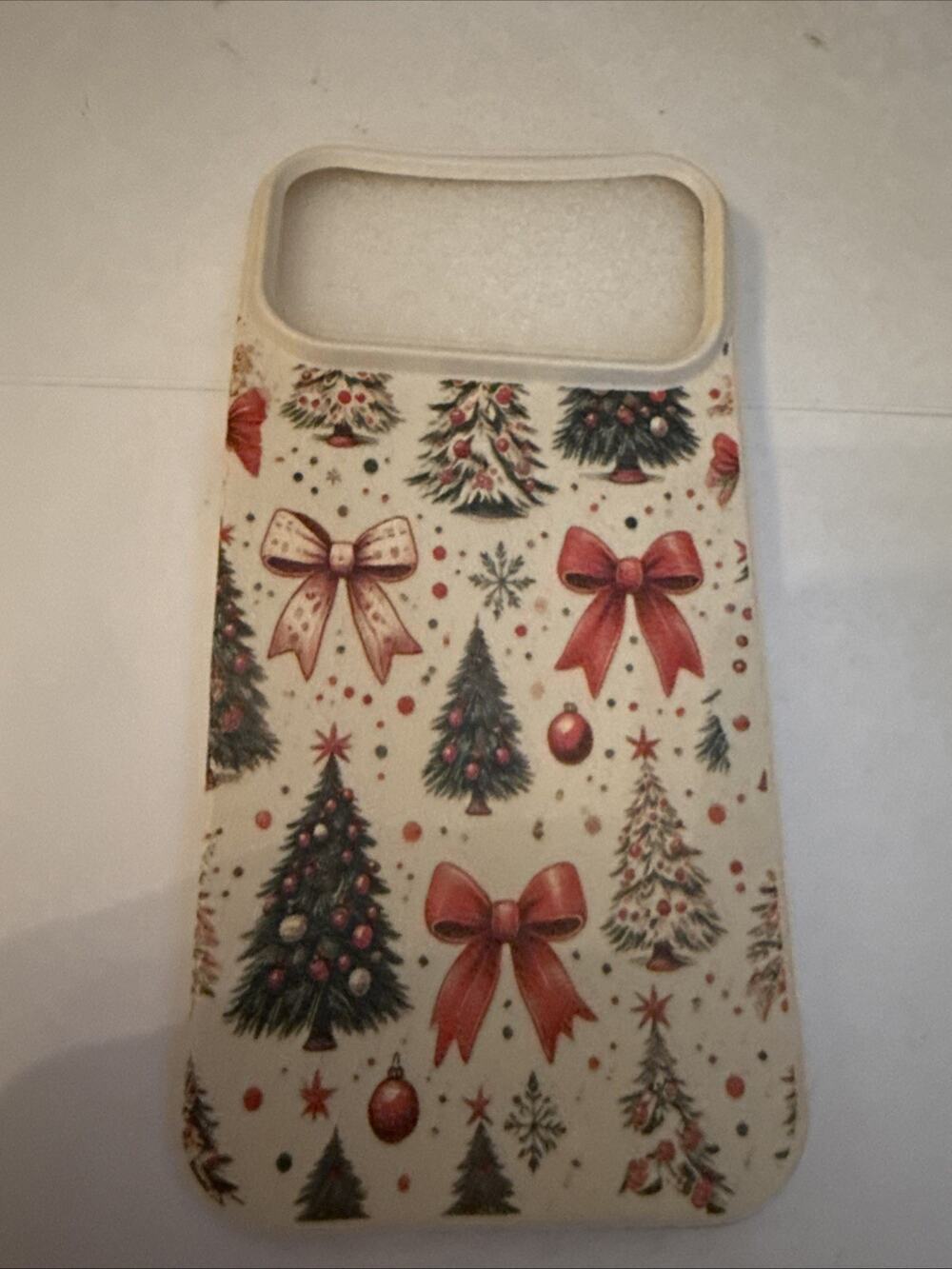 NWT iPhone 17 Pro Max Christmas Trees And Bows Snap On Case